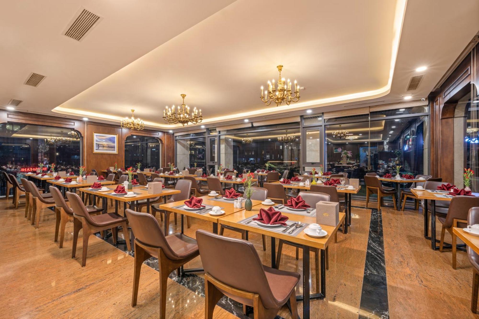 Golden Lotus Hotel Da Nang - Rooftop Bar Sea View מראה חיצוני תמונה