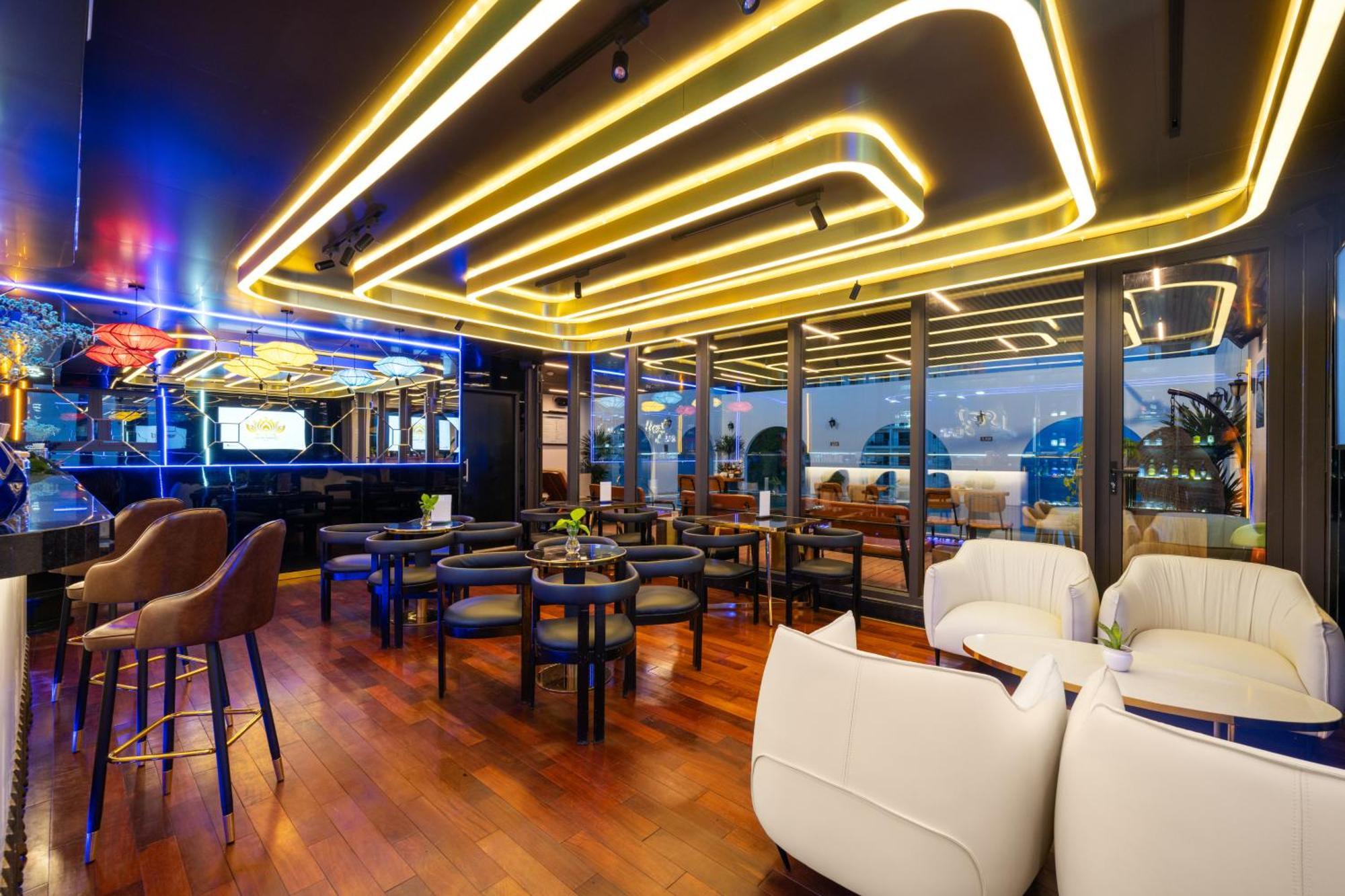 Golden Lotus Hotel Da Nang - Rooftop Bar Sea View מראה חיצוני תמונה
