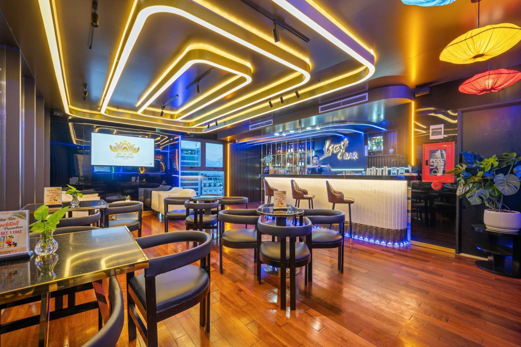 Golden Lotus Hotel Da Nang - Rooftop Bar Sea View מראה חיצוני תמונה
