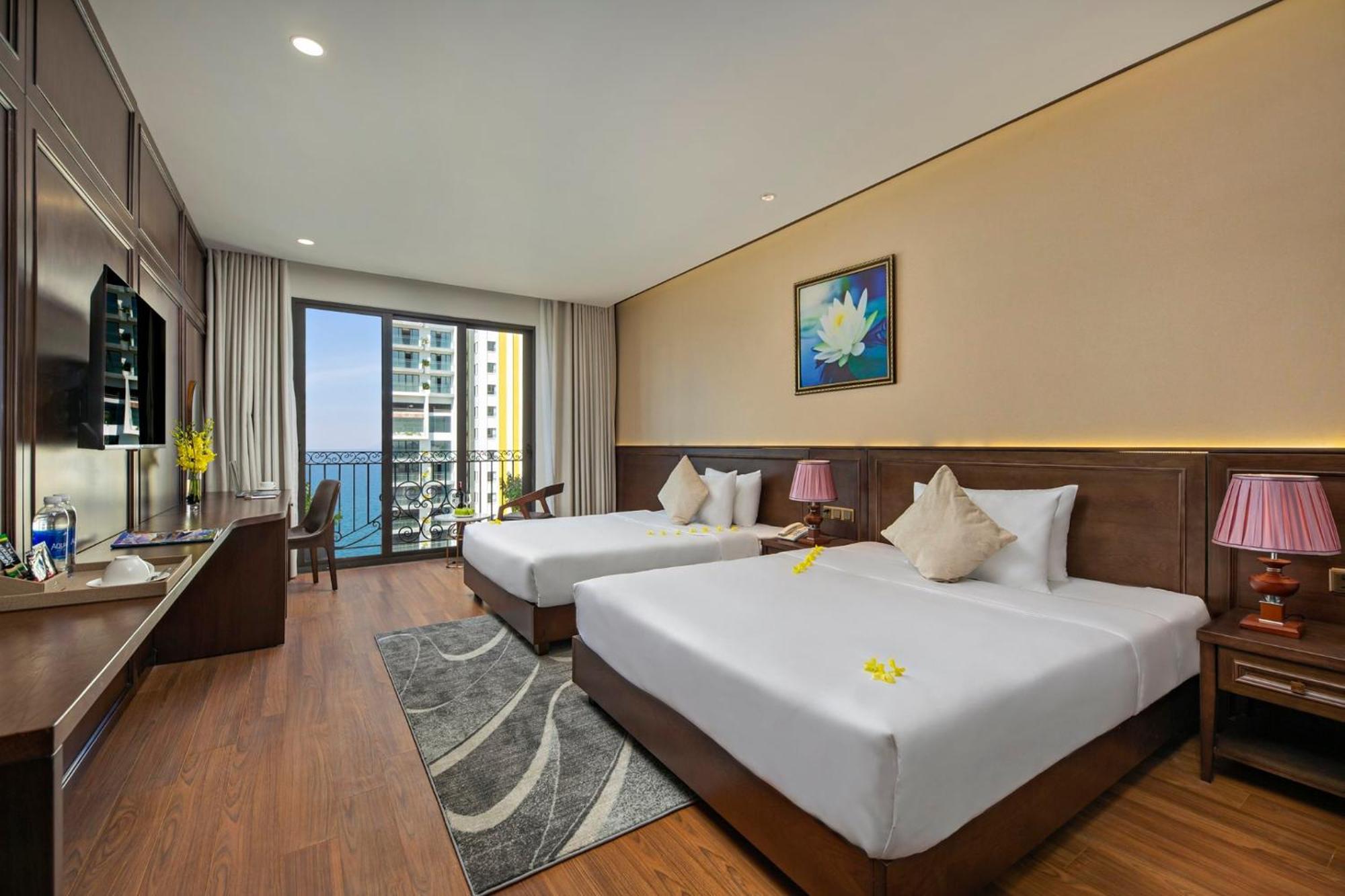 Golden Lotus Hotel Da Nang - Rooftop Bar Sea View מראה חיצוני תמונה